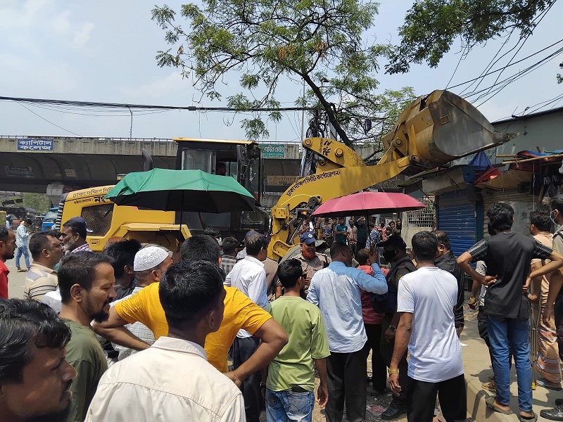 রাজধানীর সায়েদাবাদ ও মাওয়া রোডের অবৈধ বাস কাউন্টার উচ্ছেদ