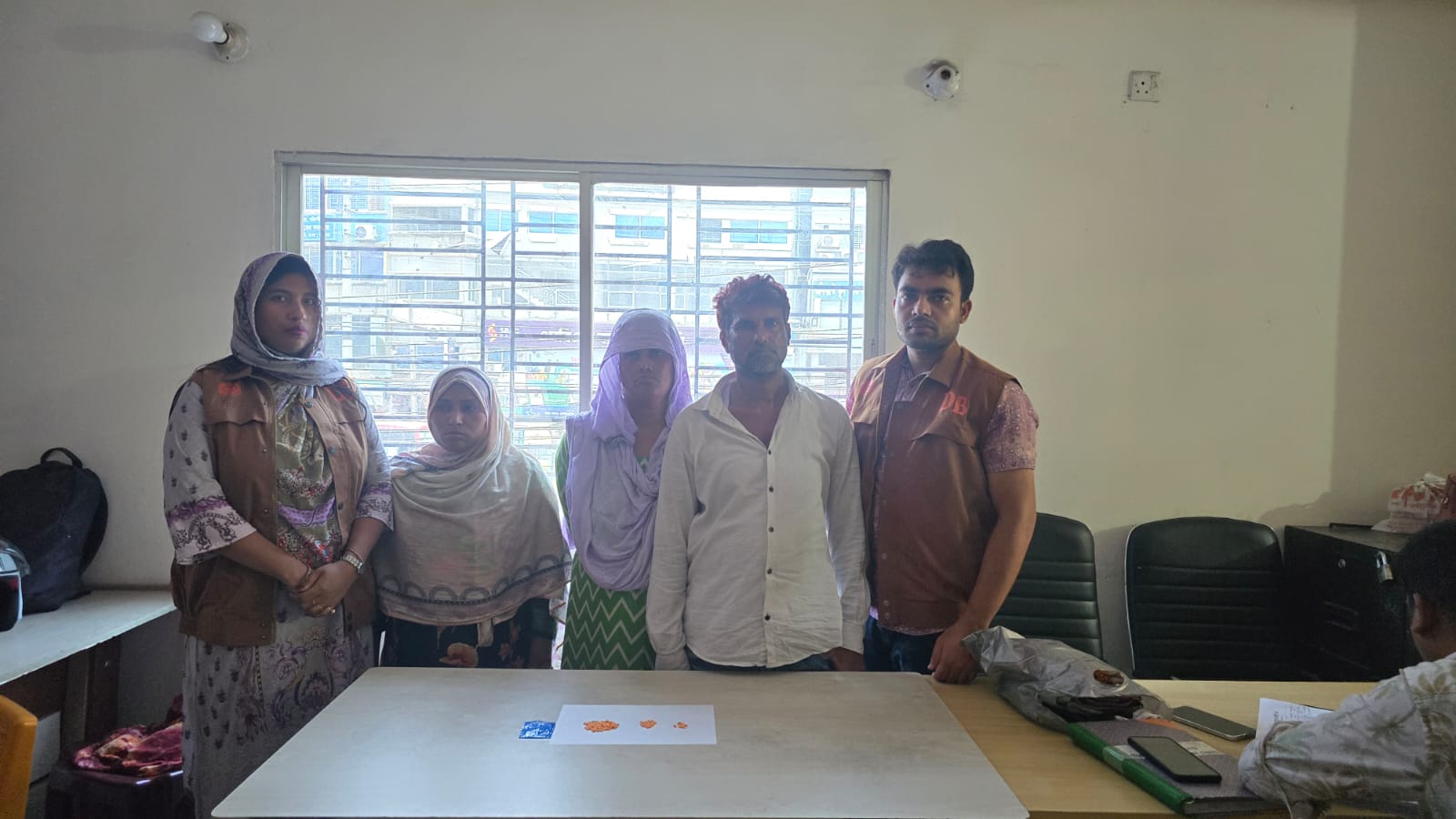 কেরানীগঞ্জে ১০০ পিচ ইয়াবাসহ তিন মাদক ব্যবসায়ী গ্রেফতার