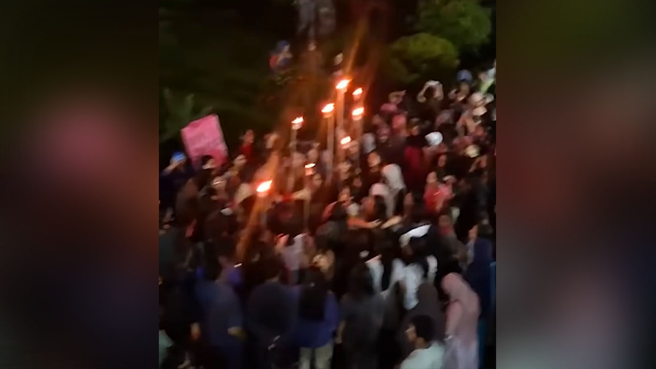 মধ্যরাতে উত্তপ্ত জাহাঙ্গীরনগর বিশ্ববিদ্যালয়
