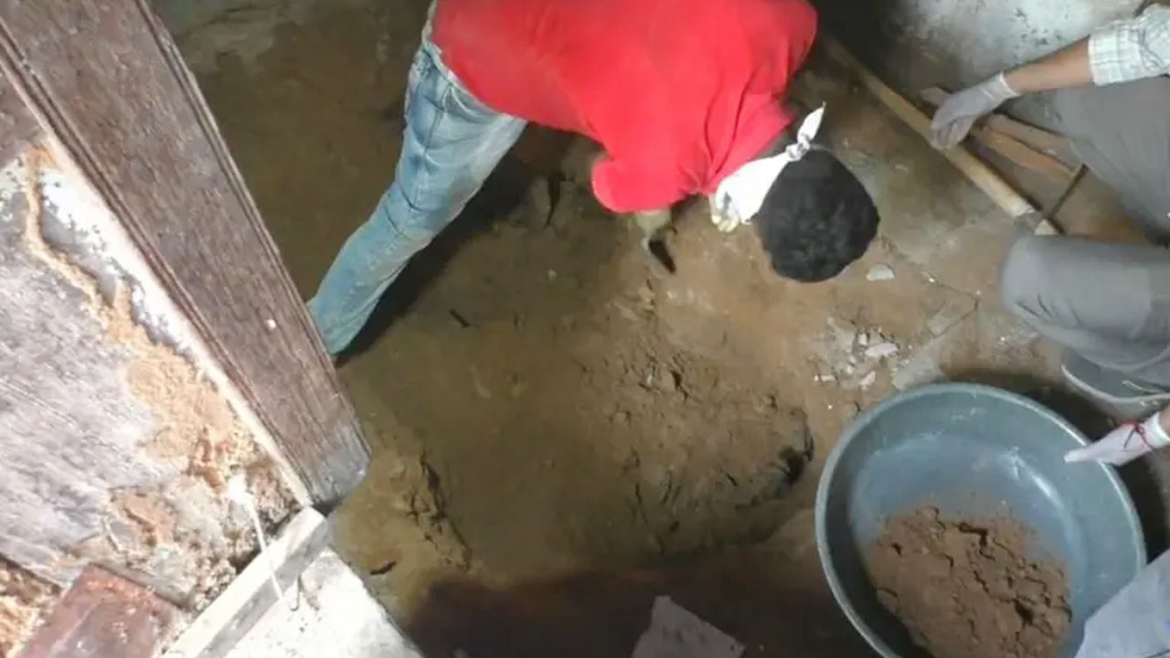 স্ত্রী-মেয়েকে হত্যা করে ঘরেই মাটিচাপা, অন্য নারীকে নিয়ে সেখানেই ৭ মাস বসবাস