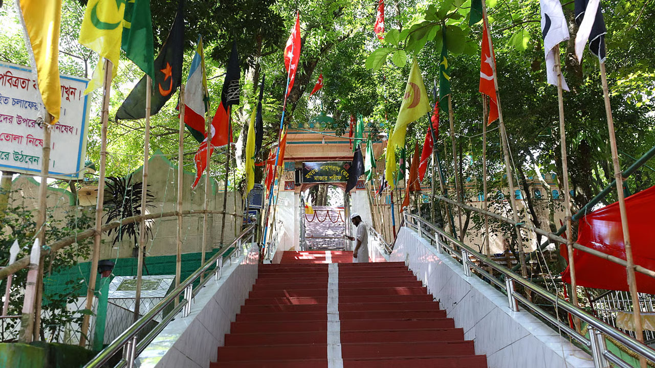 মাজার জিয়ারতে আসা নারীকে সংঘবদ্ধ ধর্ষণ