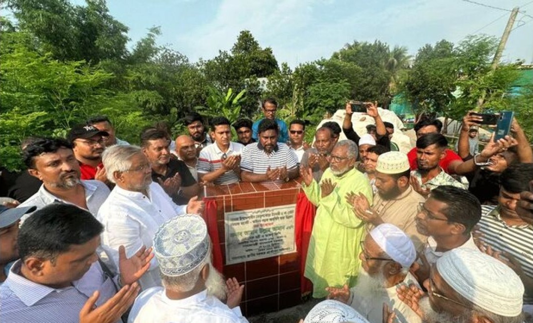 জনগণকে দেওয়া প্রতিশ্রুতি বাস্তবায়নে কাজ করছে সরকার: আমানউল্লাহ আমান
