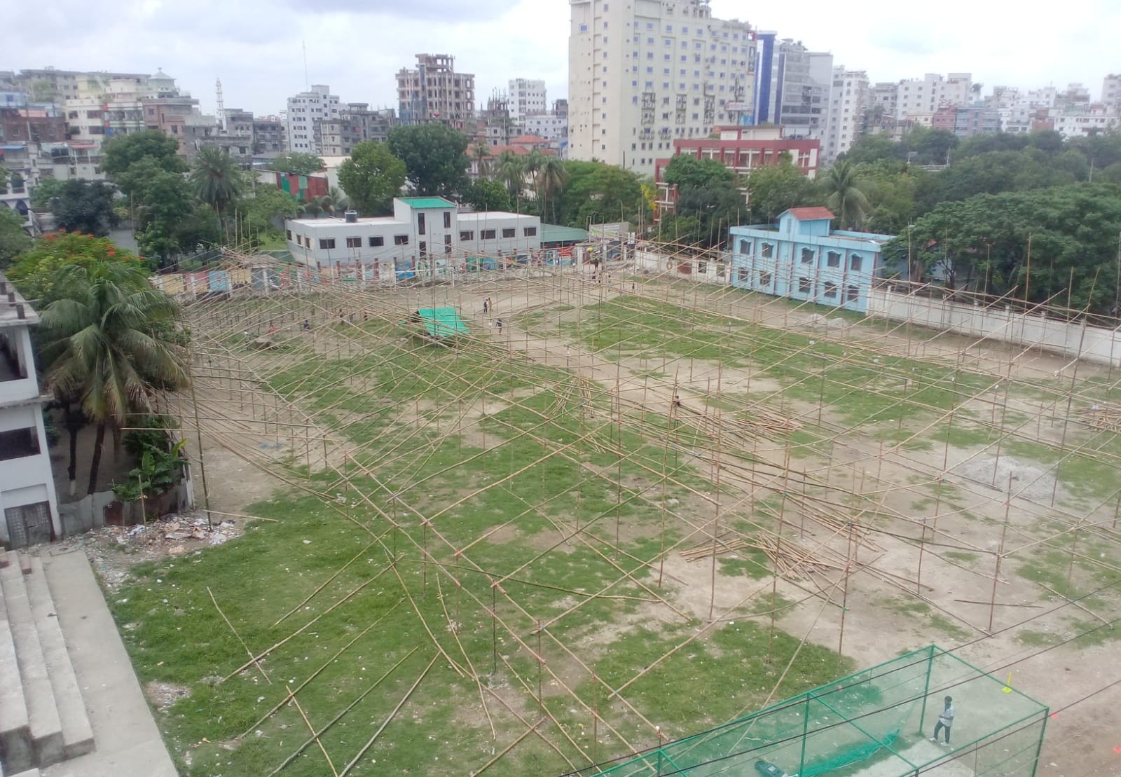 কেরানীগঞ্জে ইজারা দেওয়ার আগেই দখল পশুর হাট!