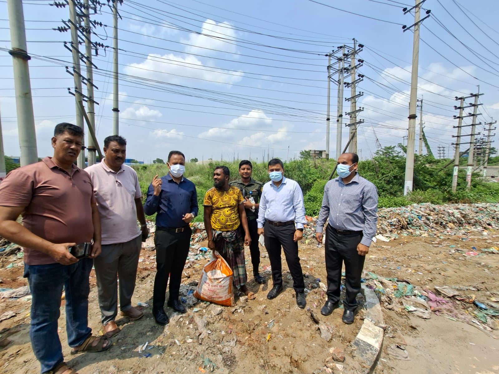 কেরানীগঞ্জে পাসপোর্ট অফিসের পাশে ময়লা ফেলায় কারাদণ্ড ও জরিমানা