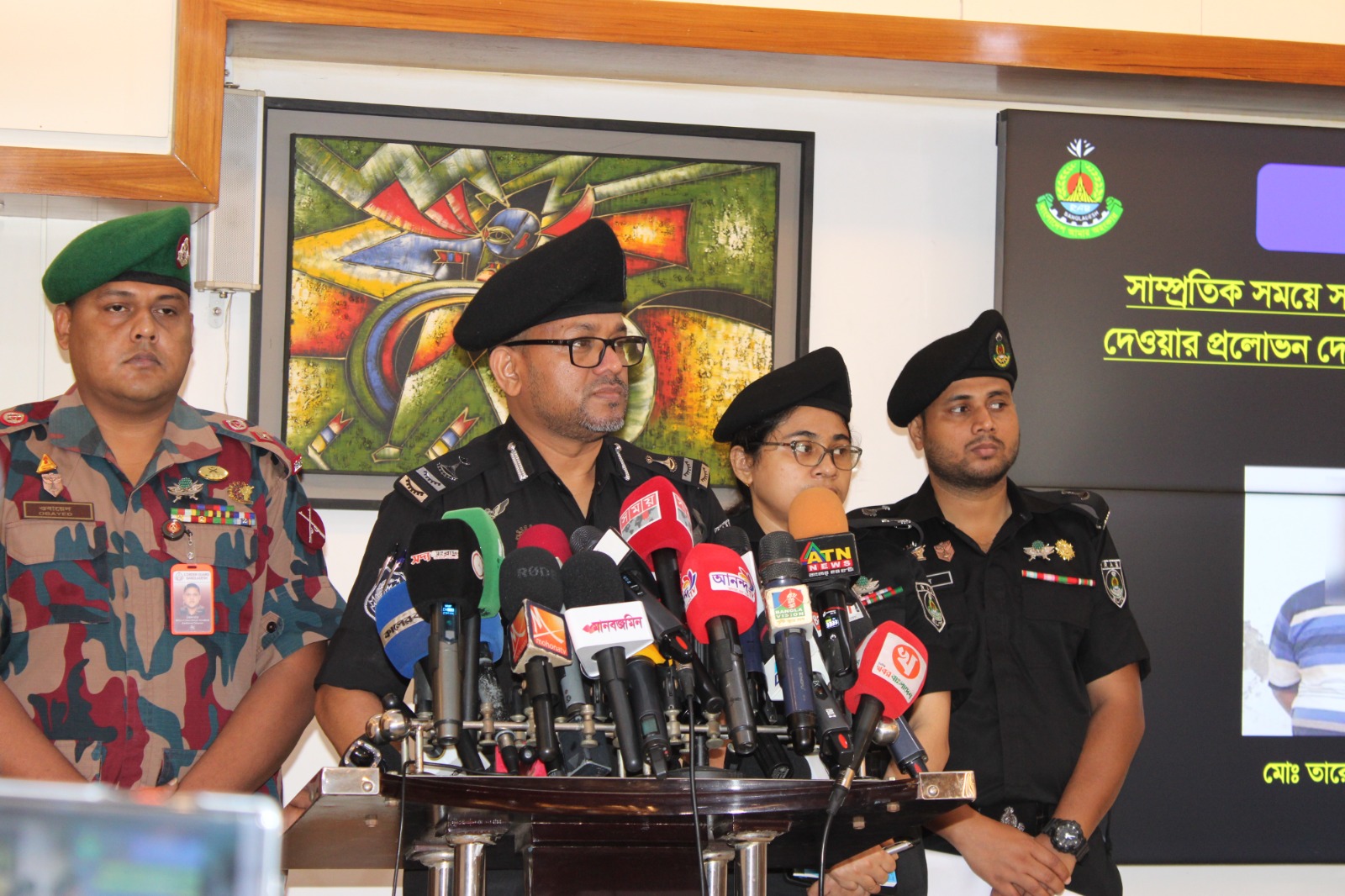 চাকরি দেয়ার নামে প্রতারণা: সাবেক সেনা সদস্যসহ গ্রেপ্তার ২