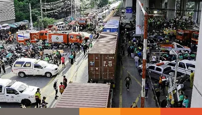 ব্যাংককে ট্রেন-বাস সংঘর্ষে ভয়াবহ আগুন, নিহত ৮