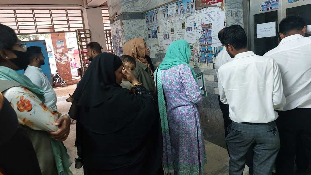 জামিন মেলেনি তিন সন্তানসহ কারাগারে যাওয়া সেই মায়ের
