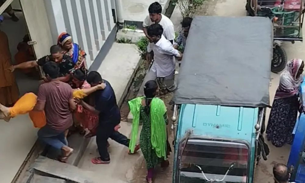 গাজীপুরে পোশাক কারখানায় পানি খেয়ে অসুস্থ ২ শতাধিক শ্রমিক