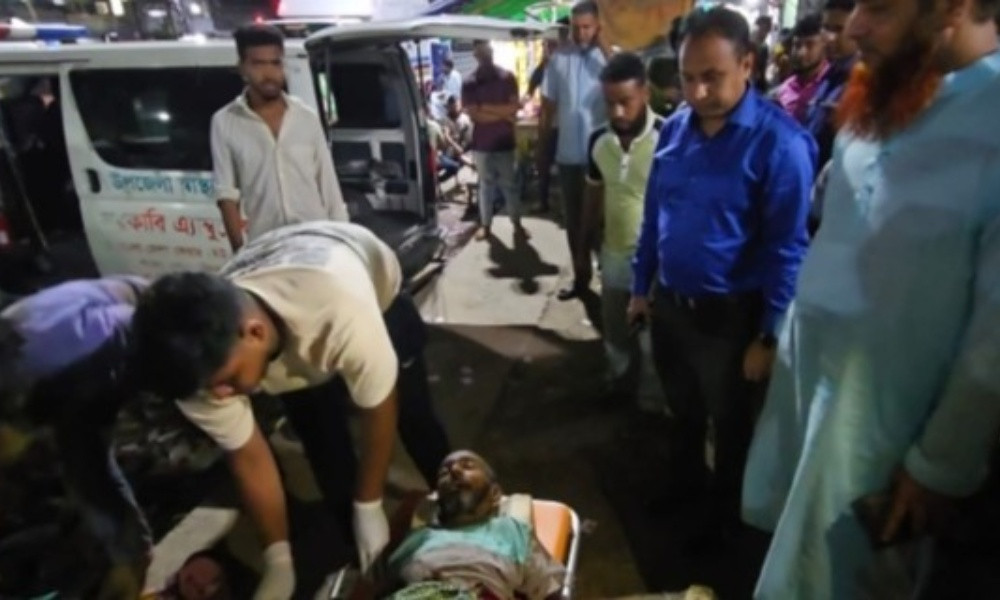 কেরানীগঞ্জে মুমূর্ষু প্রতিবন্ধীকে উদ্ধার করে হাসপাতালে নিলেন ইউএনও