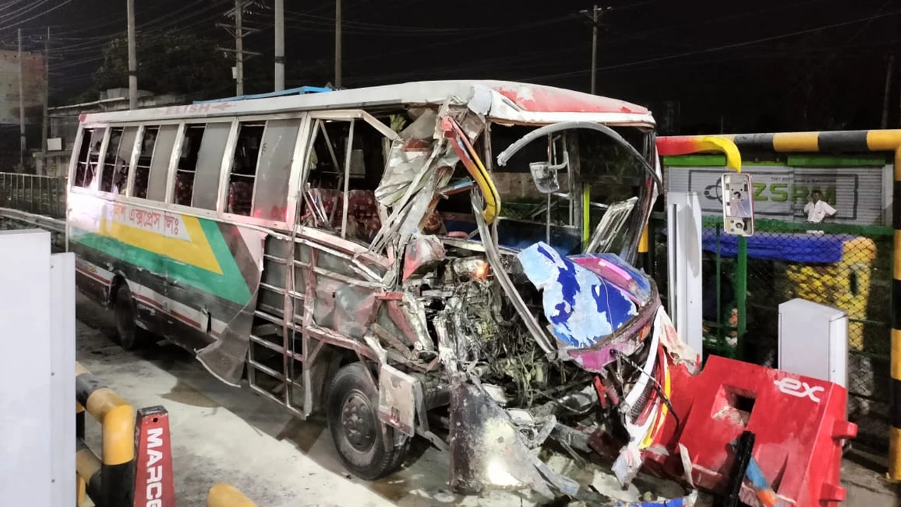 মাওয়া এক্সপ্রেসওয়ের টোল প্লাজায় বাসের ধাক্কায় মোটরসাইকেল আরোহী নিহত