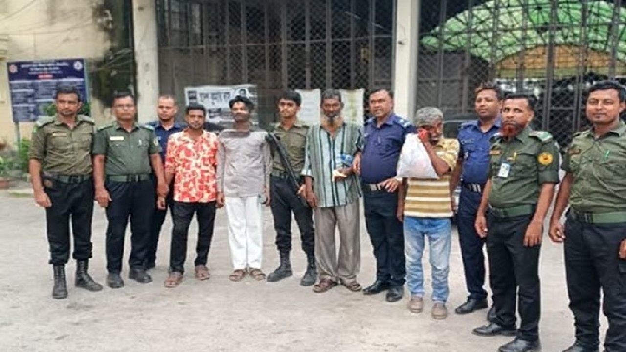 ইকুরিয়া বিআরটিএ অফিসে অভিযান, ৪ দালালের কারাদণ্ড