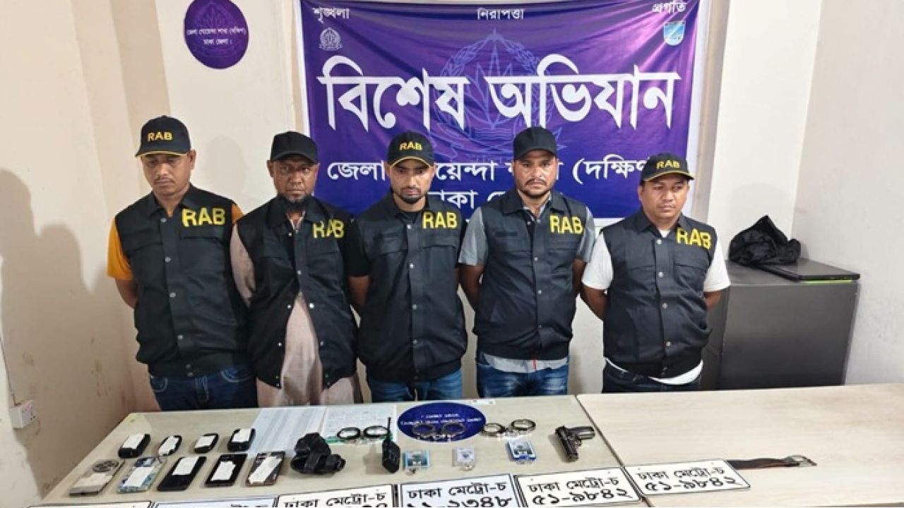 কেরানীগঞ্জে ডিবির হাতে ৫ ভুয়া র‍্যাব সদস্য গ্রেফতার
