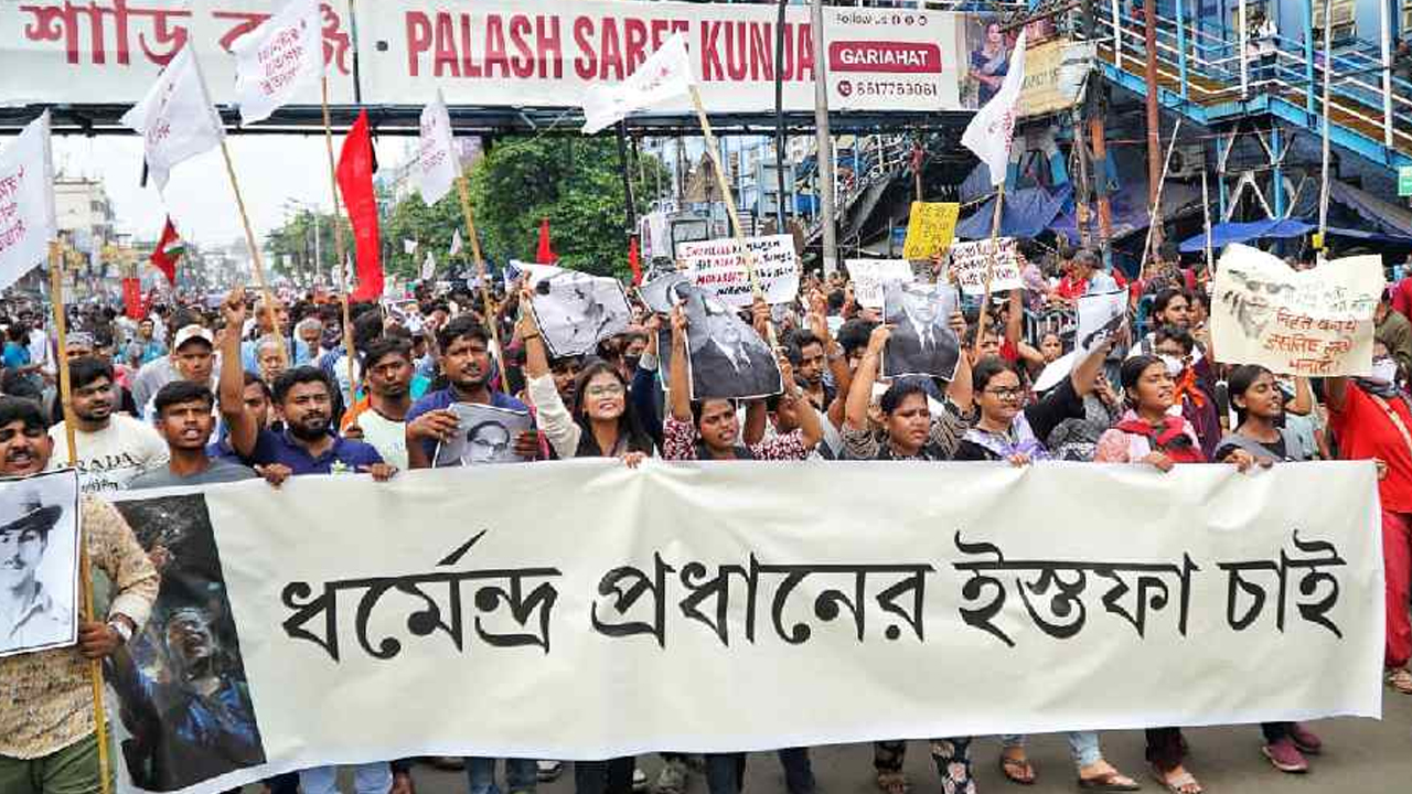 কলকাতায় পুলিশ-বিক্ষোভকারীদের দফায় দফায় সংঘর্ষ