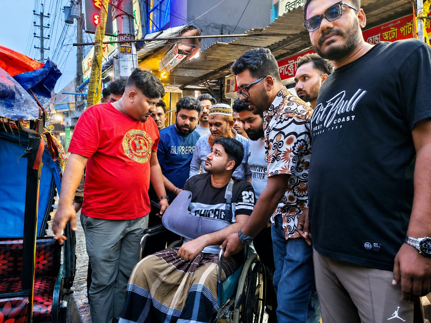 জুলাই যোদ্ধা ও ঢাকা জেলা ছাত্রদলের সাংগঠনিক সম্পাদক পাপেল শাহরুখ সড়ক দুর্ঘটনায় আহত