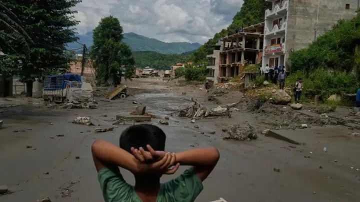 পাহাড়ি ঢলে বিপর্যস্ত নেপাল, ভারতেও বন্যার শঙ্কা