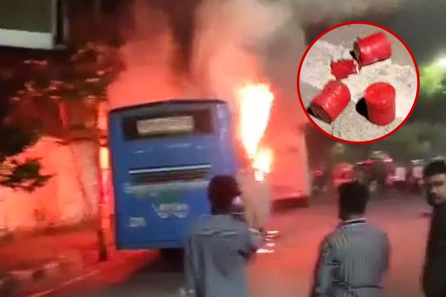 রাজধানীতে একের পর এক ককটেল বিস্ফোরণ, তিন বাসে আগুন