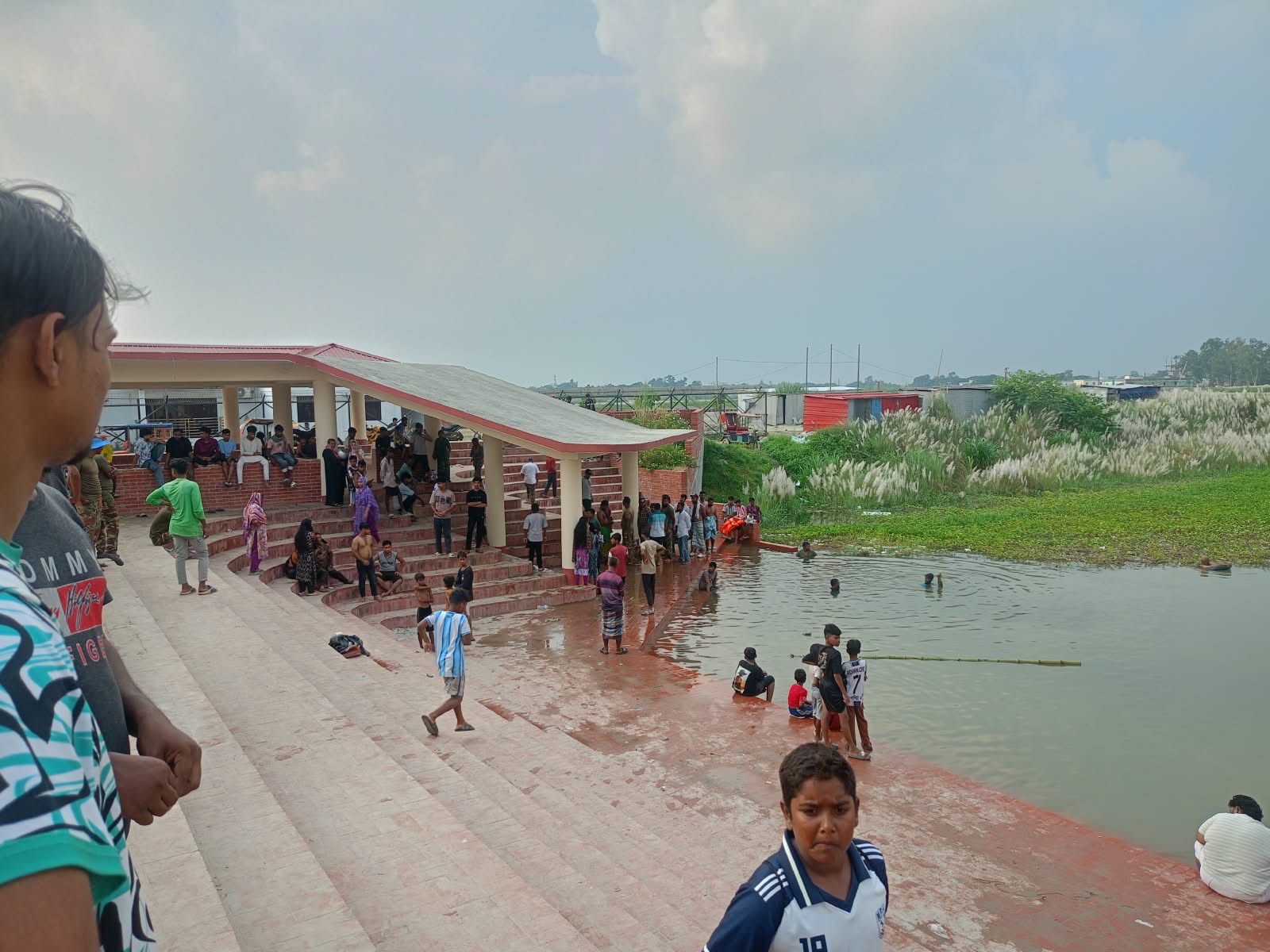 জগন্নাথ বিশ্ববিদ্যালয় দ্বিতীয় ক্যাম্পাসের পুকুরে নেমে দুই নারীর মৃত্যু