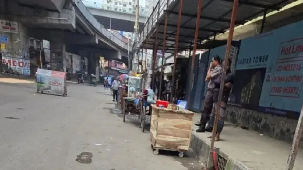 রাজধানীর ৪ স্থানে ককটেল বিস্ফোরণ, বাদ যায়নি থানা এলাকাও