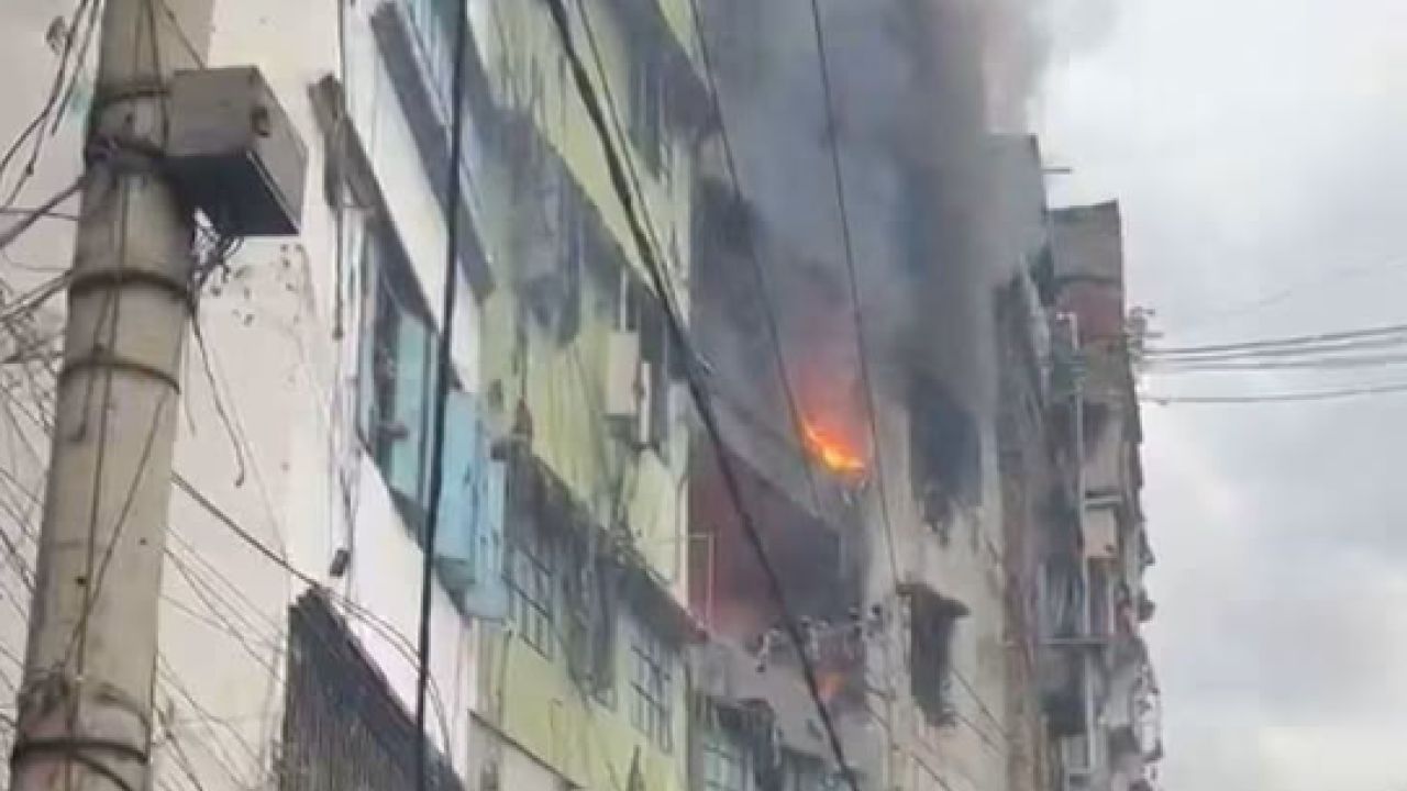 কেরানীগঞ্জে আবুল কাশেম মার্কেটে আগুন