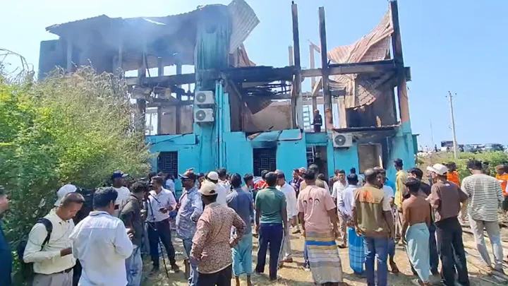 ৩ জনের মরদেহ পেয়েছি, এখনও ৬ জনের খোঁজ পাইনি: বেঁচে যাওয়া আশিক