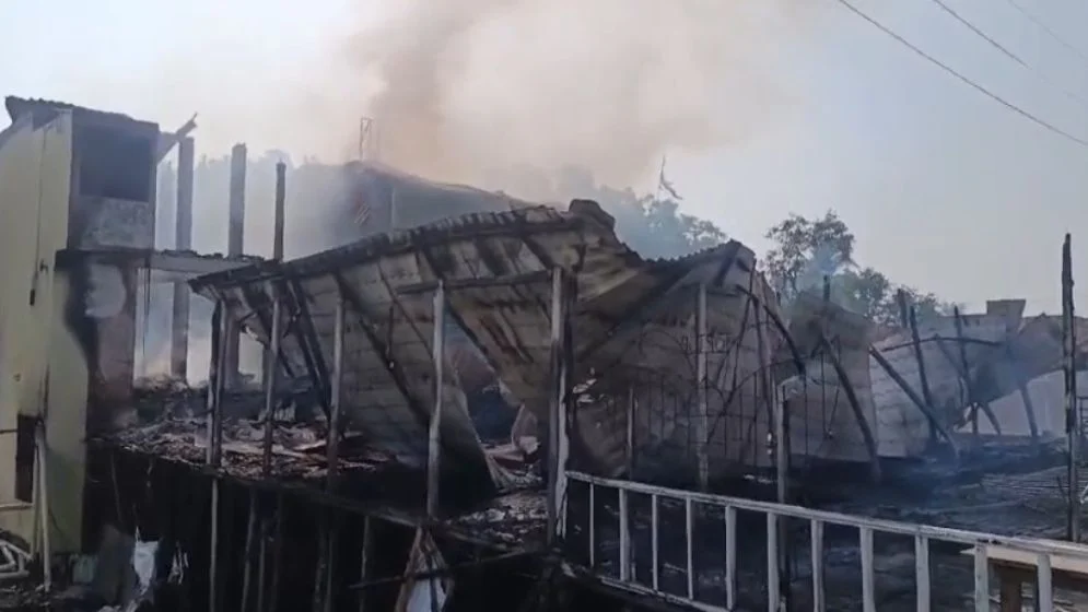 কক্সবাজারে অগ্নিকাণ্ড: টয়লেটে মিলল আরও ৪ লাশ, নিহত বেড়ে ১০