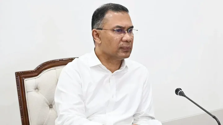 আজিমপুর কোয়ার্টারের অপরিচ্ছন্নতায় ক্ষুব্ধ প্রধানমন্ত্রী, সময় দিলেন ২ সপ্তাহ
